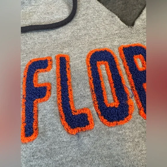 Colosseum Florida Gators grey hoodie, v-neck size XL, puffy stitched lettering - Picture 8 of 16